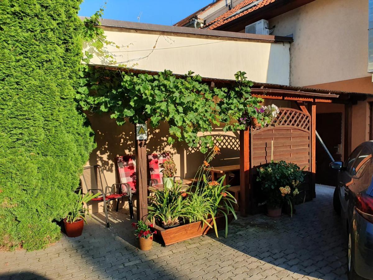 Penzion U Zamku Lednice Exteriör bild