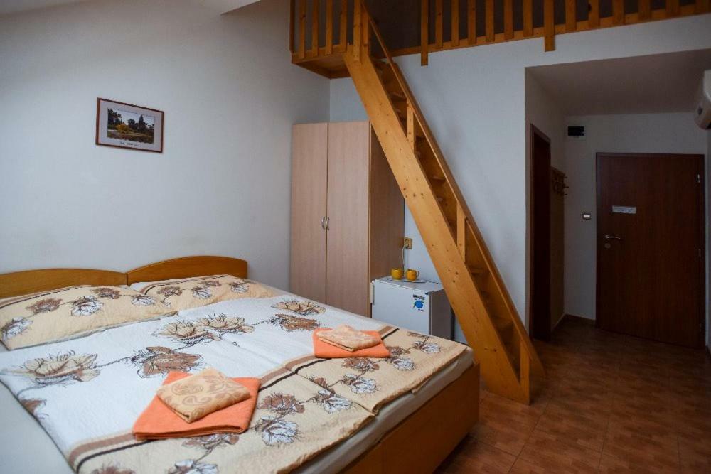 Penzion U Zamku Lednice Exteriör bild